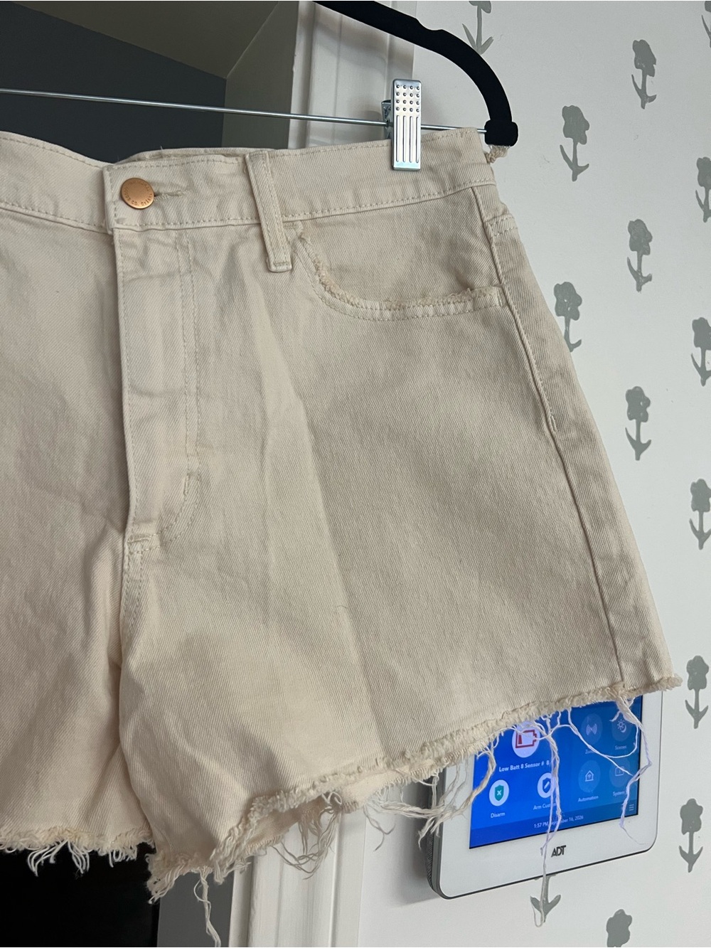 Universal Thread Denim Shorts - Picture 4 of 10